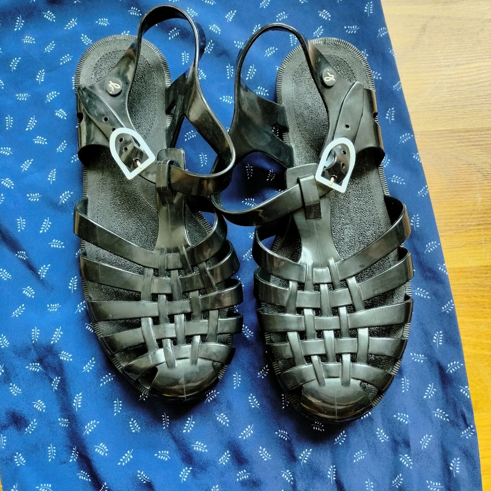 Agnes. b jelly sandals